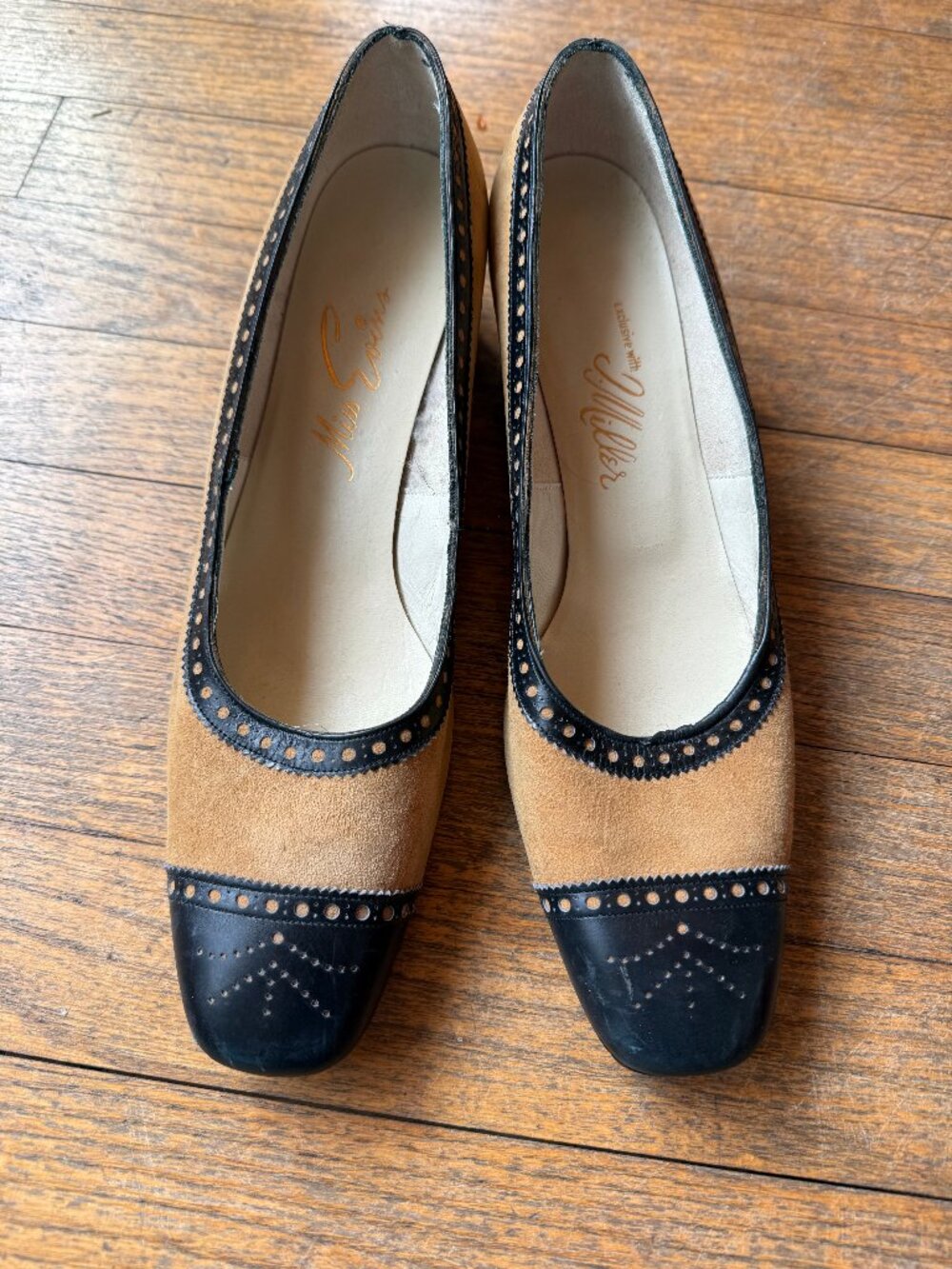 Vintage Evins 70s suede pumps